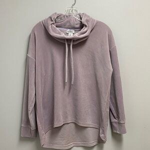 Nicole Miller New York Lavender Cowl Neck Velvet Pullover top. Size small